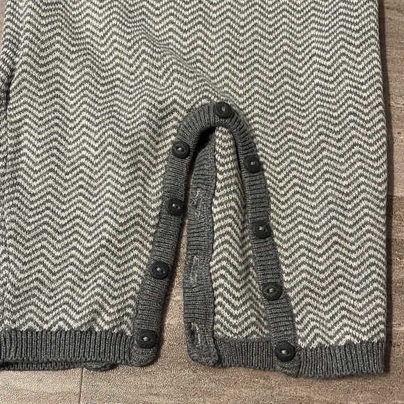 Modern Infant Outfits and Crib Shoes Lot - Picture 15 of 16